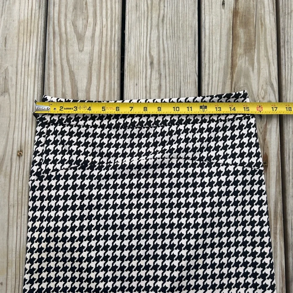 Michael Kors Ladies Houndstooth Black And Pink w/Slit Pencil‎ Skirt Sz 4 Zipper